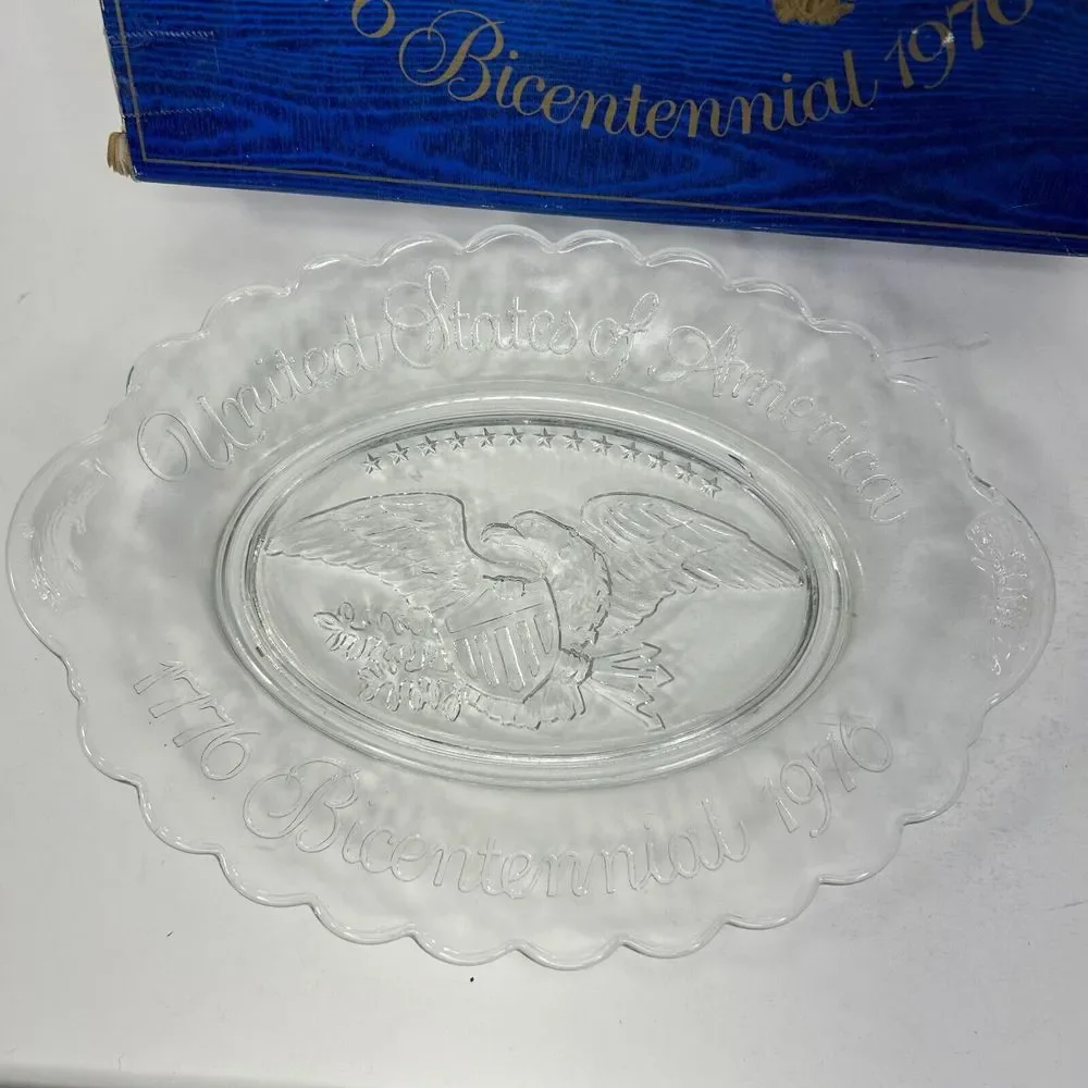 Avon Vintage United States 1776 Bicentennial 1976 Glass Plate and 2pc Soap Set